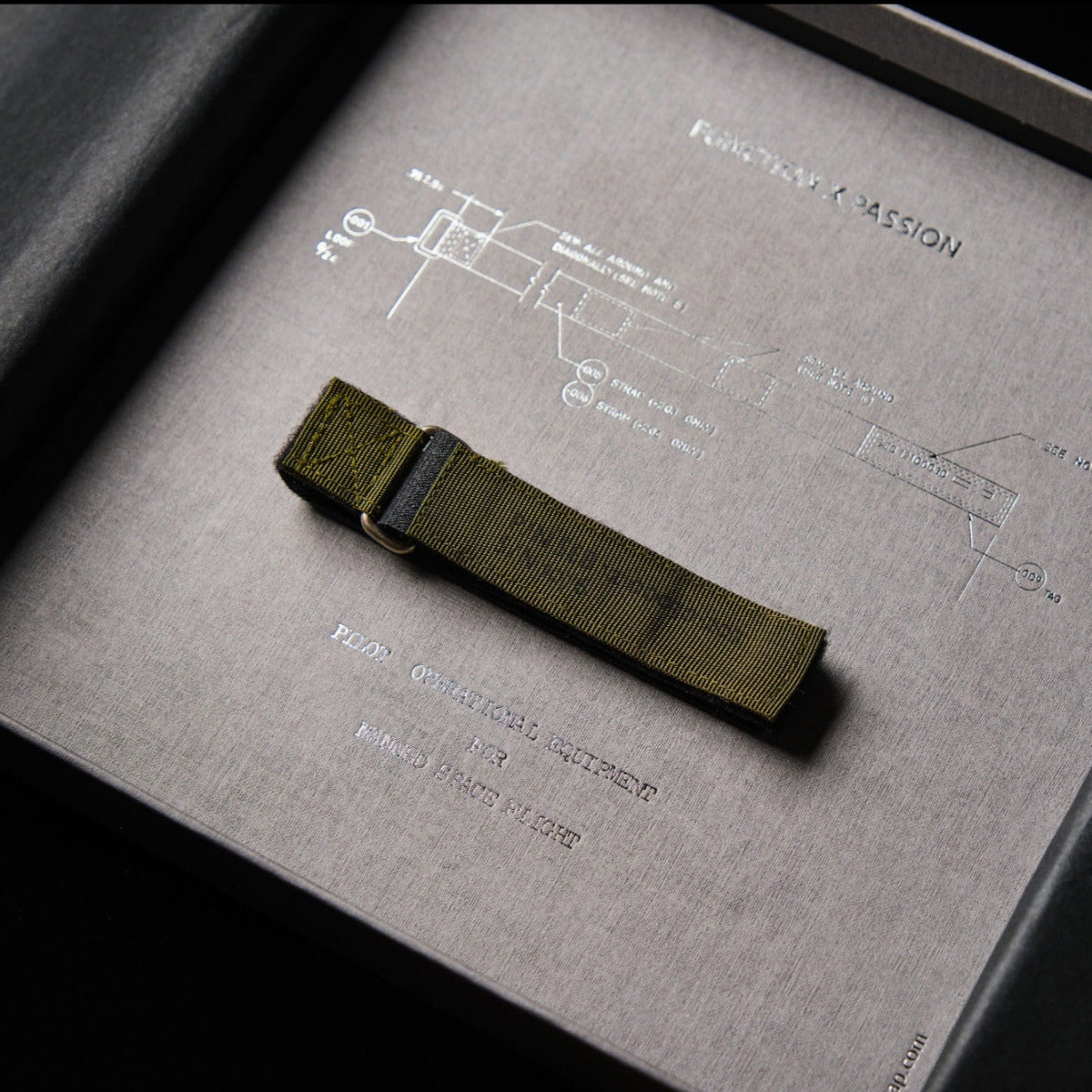 SpacePilot strap olive Weltmann giftbox